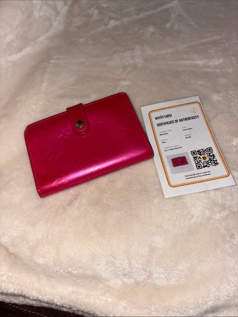 Louis Vuitton Hot Pink Vernis portefeuille viennois wallet with COA. Vintage